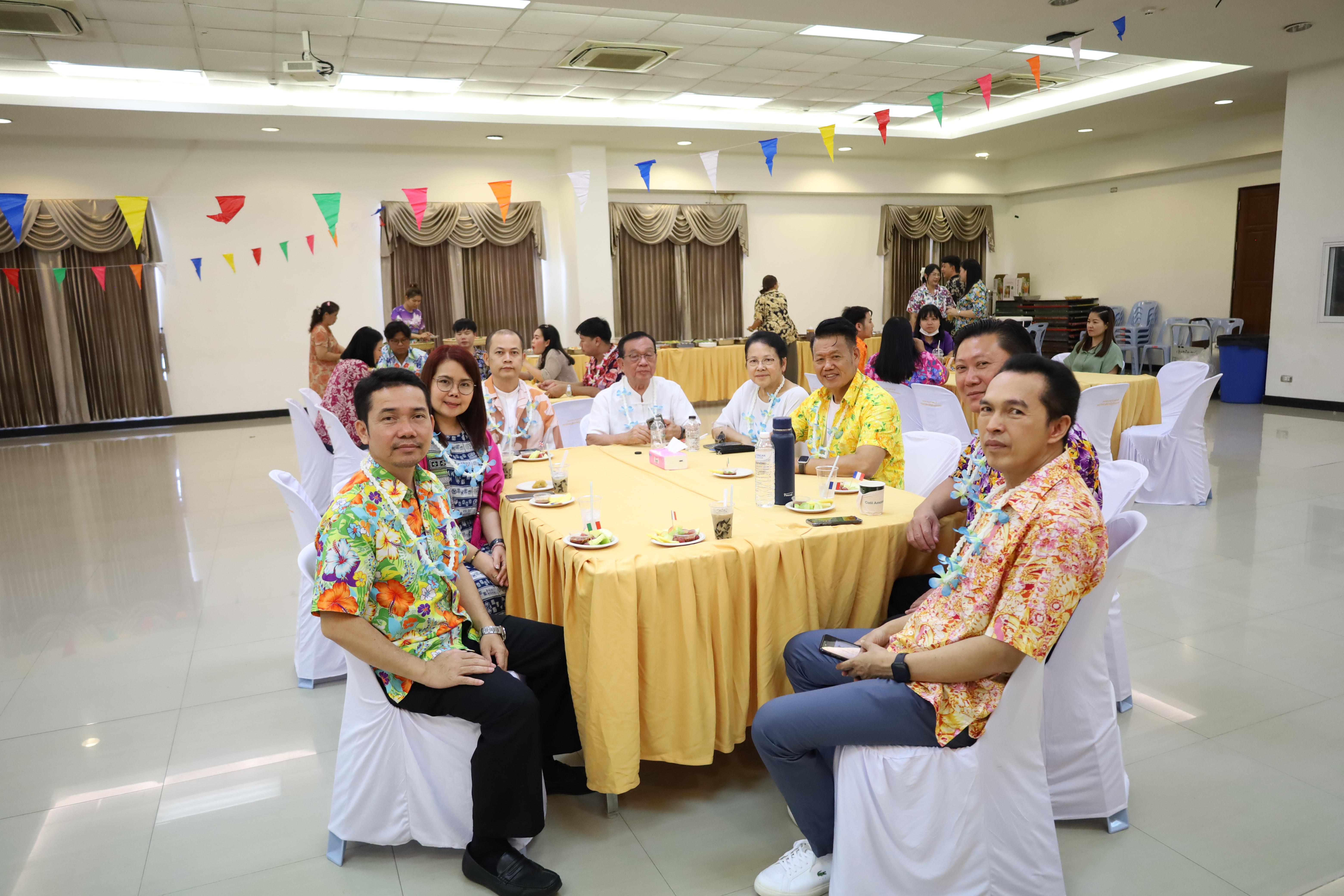 276. วันที่ 26 เมษายน 2568 สาขาการบริหารการศึกษา ได้จัดกิจกรรมรดน้ำดำหัวคณาจารย์ระดับบัณฑิตศึกษา ประจำสาขาการบริหารการศึกษา ณ ห้องประชุมครุร่มสัก 1 ชั้น 3 อาคารคณะครุศาสตร์